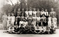 Teacher and class Somercotes School photograph date not known